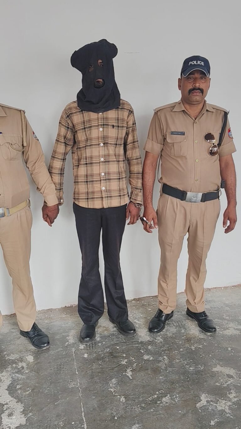 पढिए:-खेड़ा गोलीबारी प्रकरण का मुख्य आरोपी चंदन गिरफ्तार -18 जून की है घटना,दो आरोपी की तलाश तेज -पिस्टल भी हुई बरामद,न्यायालय में किया पेश