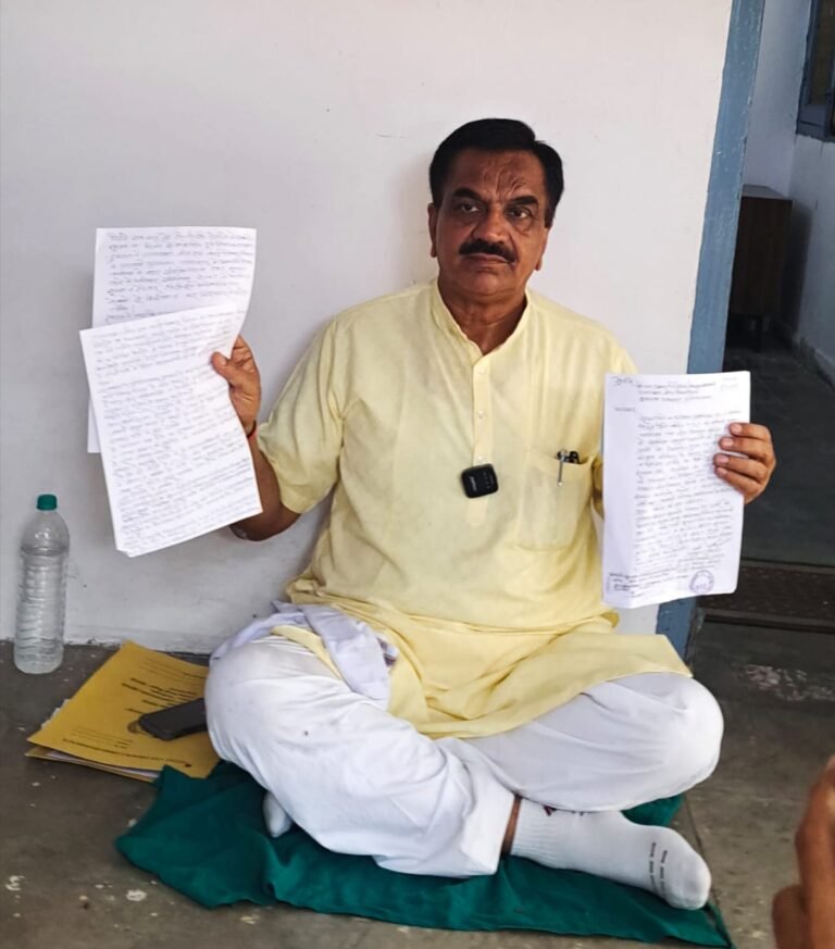 पढिए:-आरटीआई सूचना नहीं देने पर भड़के पूर्व विधायक ठुकराल -पत्थरचट्टा टी.डी.सी मुख्यालय पर दिया धरना -टी.डी.सी घोटाले को लेकर लगाई थी आर.टी.आई