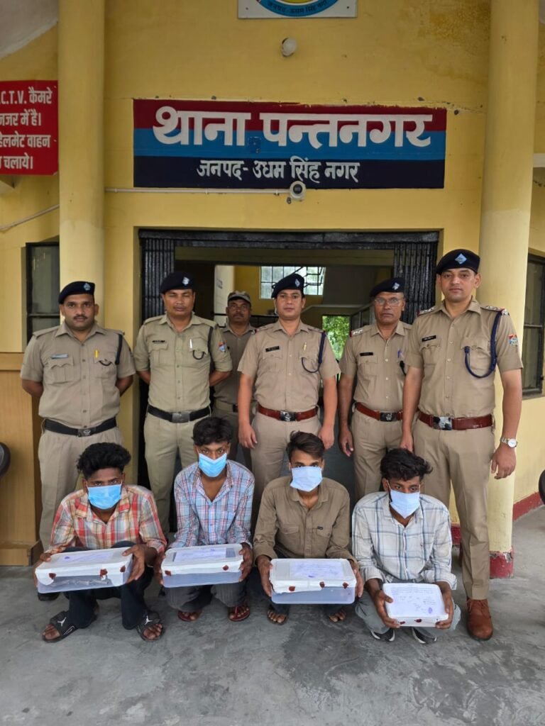 पढिए:-चोरी की बड़ी वारदात विफल,चार आरोपी गिरफ्तार -तमंचा-चाकू बरामद,बना रहे थे योजना -थाना पंतनगर में हुआ मुकदमा दर्ज