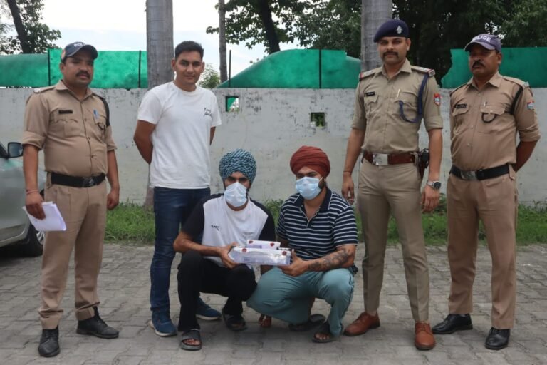 पढिए:-16.2 ग्राम एम.डी.एम.ए ड्रग्स के साथ दो सौदागर हुए गिरफ्तार -ए.एन.टी.एफ-कोतवाली पुलिस ने की संयुक्त कार्रवाई -छह लाख आंकी है कीमत,एनडीपीएस का मुकदमा