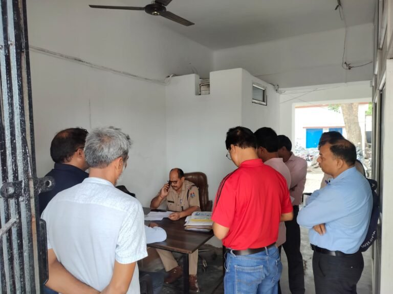 पढिए:-6.47 लाख का गबन,कोतवाली पुलिस को सौपी तहरीर -जिला तदर्थ समिति ने शिक्षकों पर मढा आरोप -अधिकारविहीन होने के बाद निकाली रकम