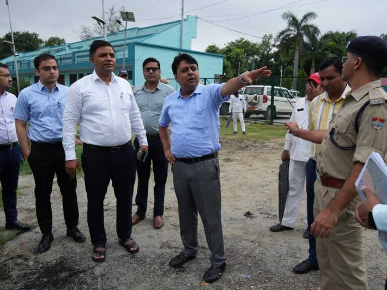 पढिए:-केंद्रीय गृह मंत्री के संभावित भ्रमण पर अलर्ट हुआ प्रशासन -19 जुलाई की है संभावना,डीएम ने किया निरीक्षण -स्पोर्ट्स स्टेडियम में औद्योगिक प्रदर्शनी