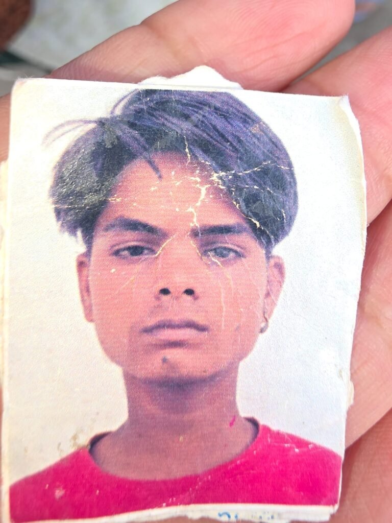 पढिए:-18 घंटे बाद तेज बहाव में बहे किशोर का मिला शव -एसडीआरएफ कर रही थी खोजबीन -पुलिस ने शव पोस्टमार्टम को भेजा