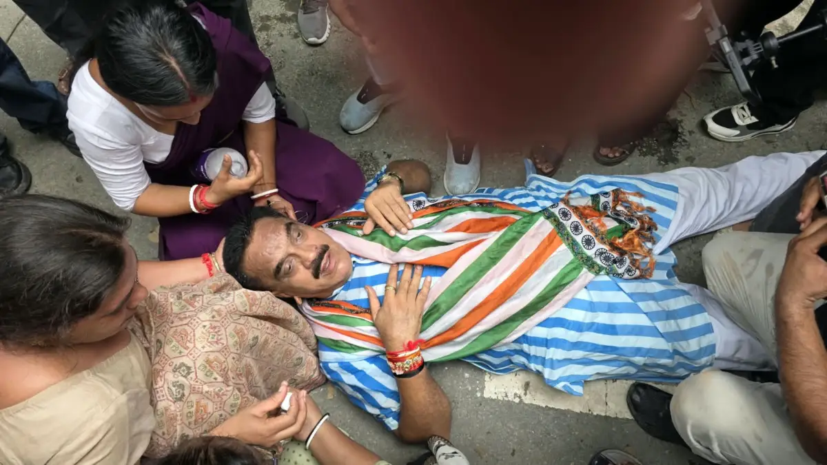शुद्विकरण पर महासंग्राम,यूथ कांग्रेस का क लक्ट्रेट घेराव