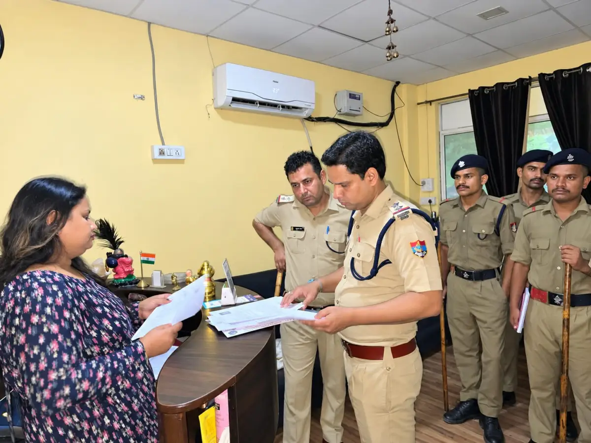 पुलिस ने चलाया डर्टी पिक्चर मुहिम,कई स्थानों पर दबिश