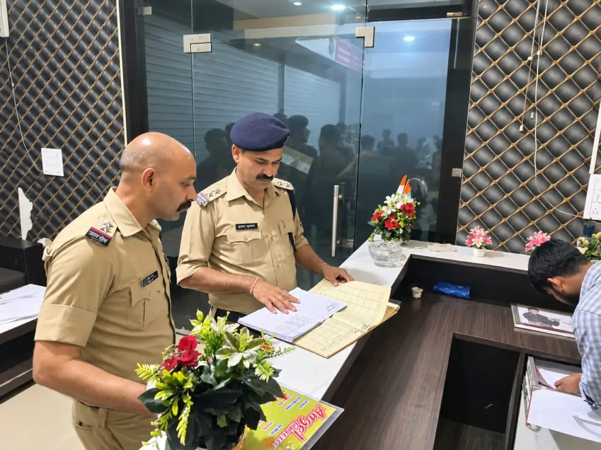 पुलिस ने चलाया डर्टी पिक्चर मुहिम,कई स्थानों पर दबिश